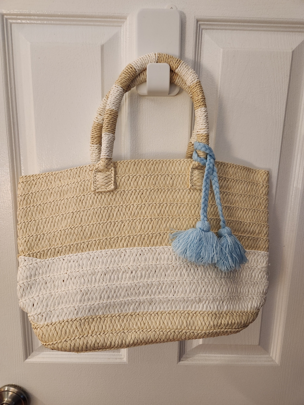 Altru Woven Straw Tote Bag with Blue Tassels - Cream & White